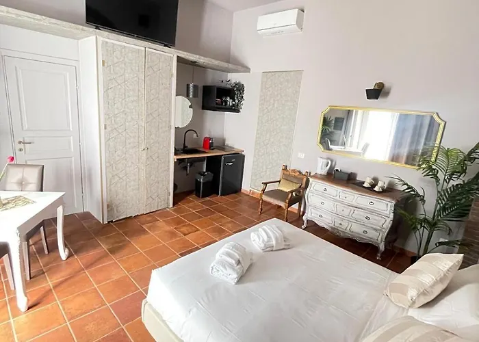 Lucilla's San Pietro Station Appartement
